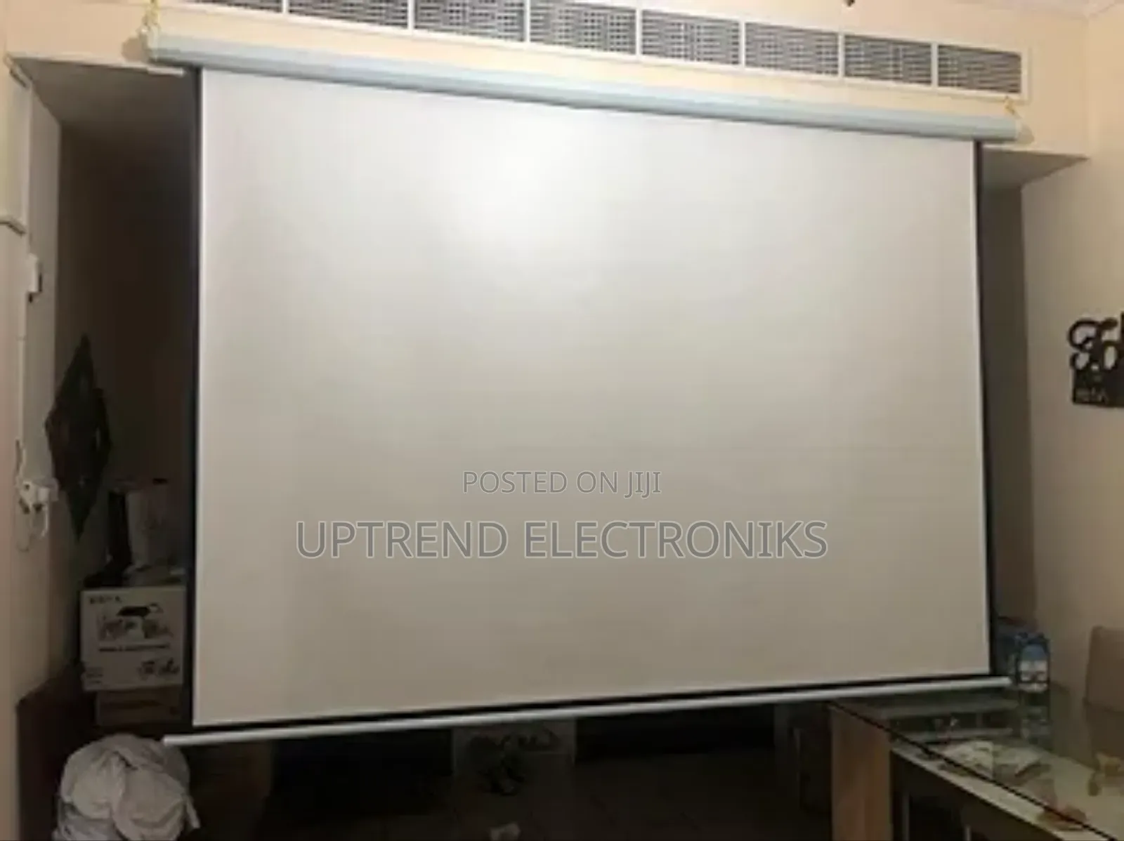Electric 180×180 Cm Roll-Down Screen –Durable Ready for Action