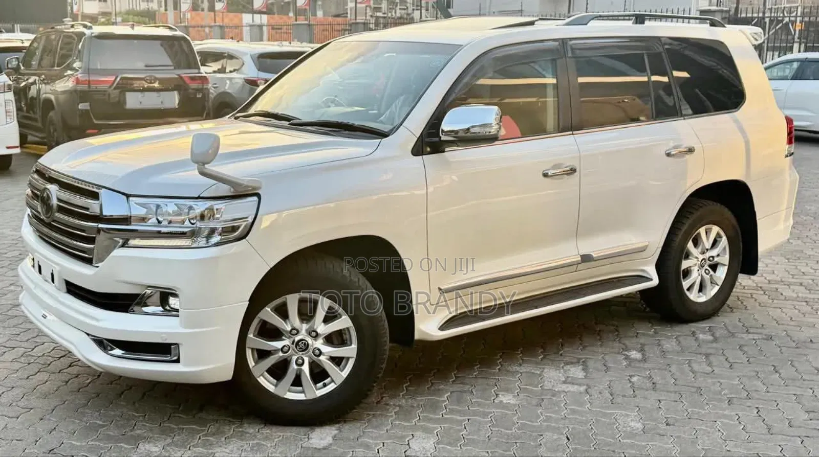 Toyota Land Cruiser 4.6 V8 ZX 2019 White