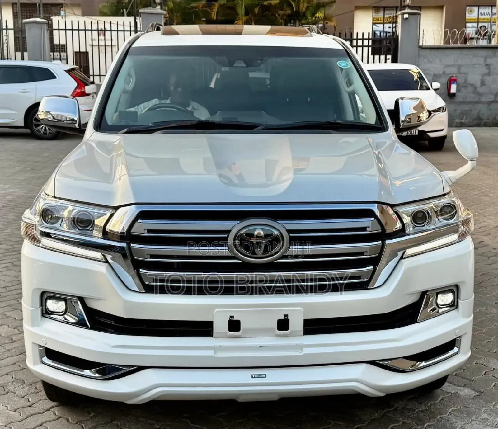 Toyota Land Cruiser 4.6 V8 ZX 2019 White