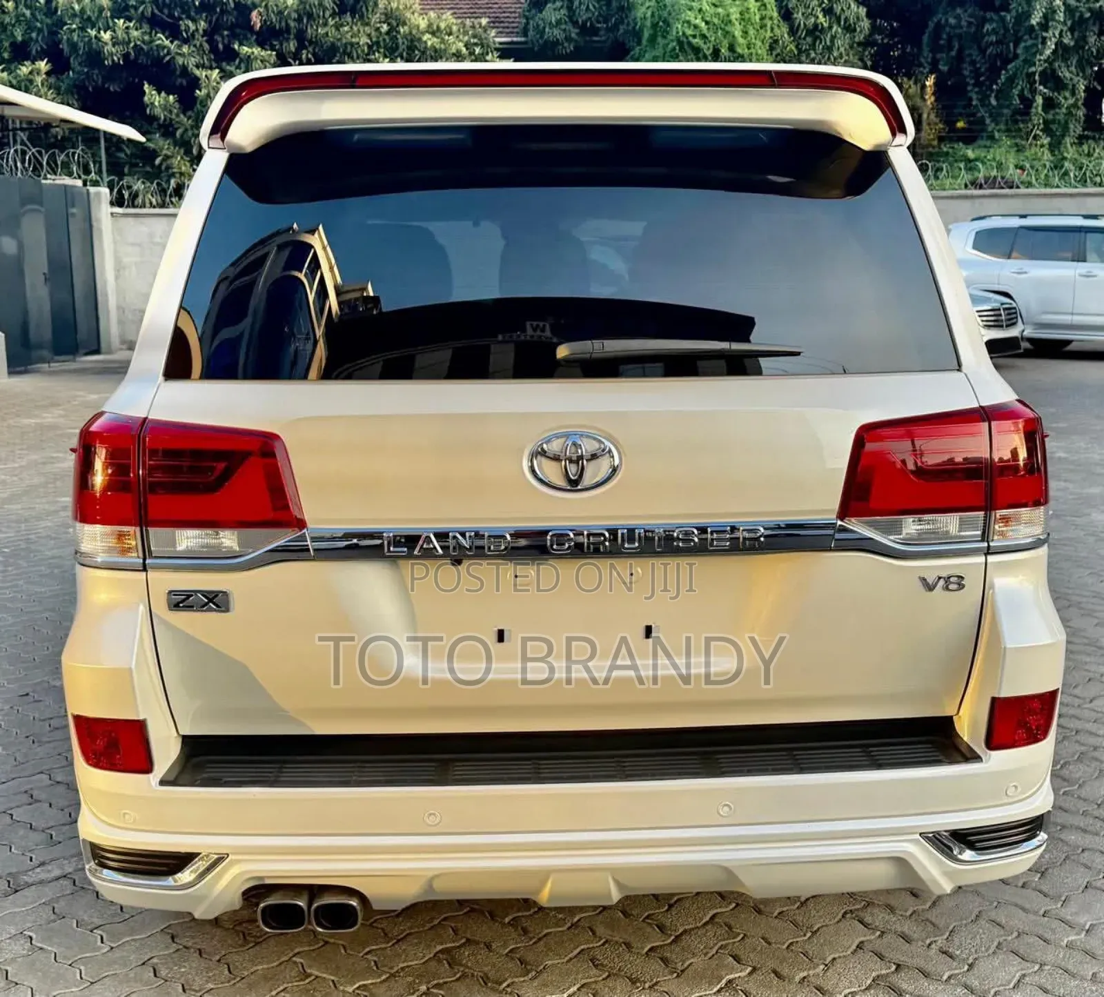 Toyota Land Cruiser 4.6 V8 ZX 2019 White