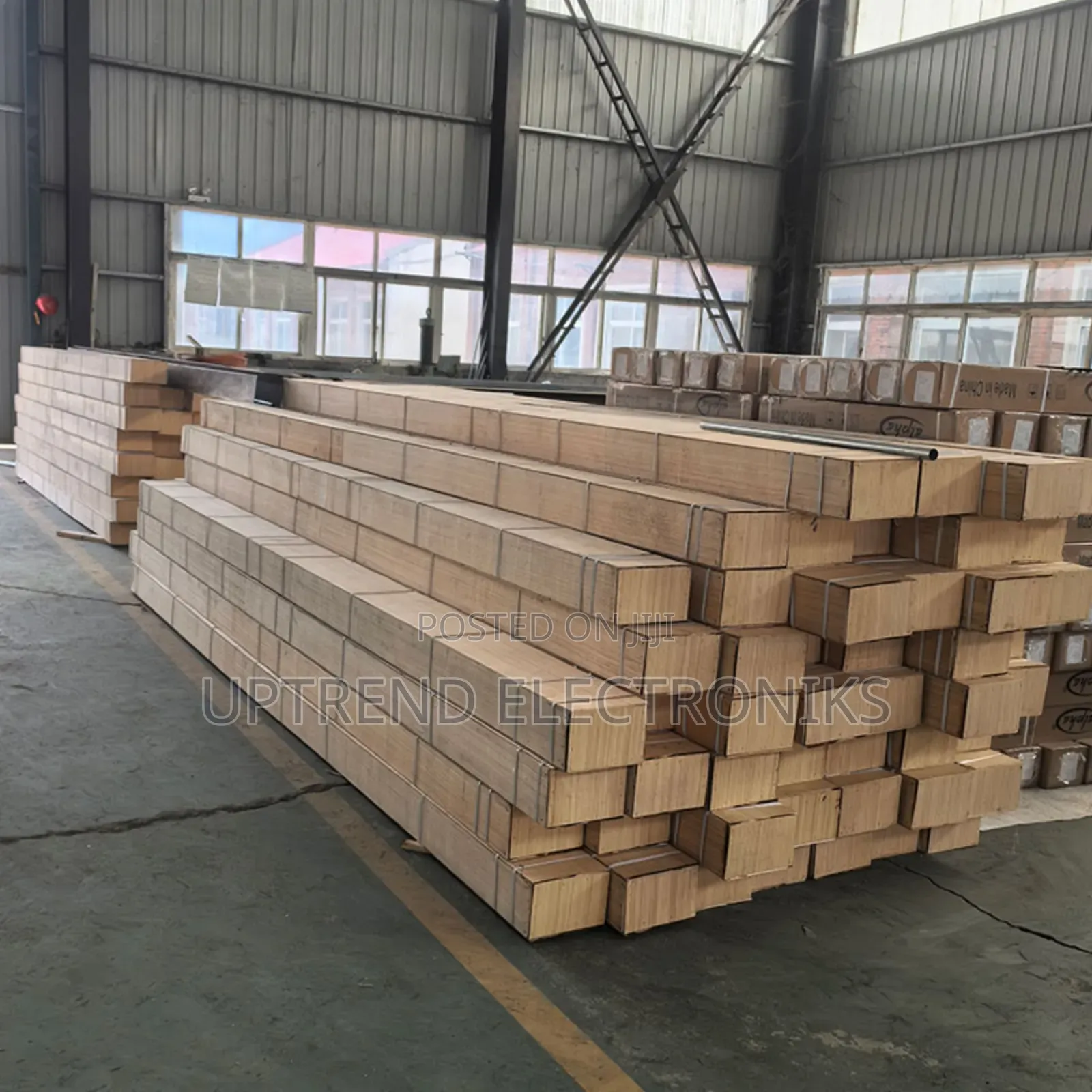 240×240 Cm Viewing Screen – Durable, Bright Ready for Action 
