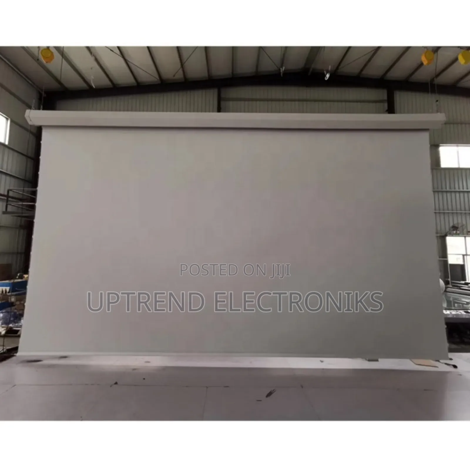 Massive 300×300 Cm Viewing Screen – Bright, Durable Ready for Action