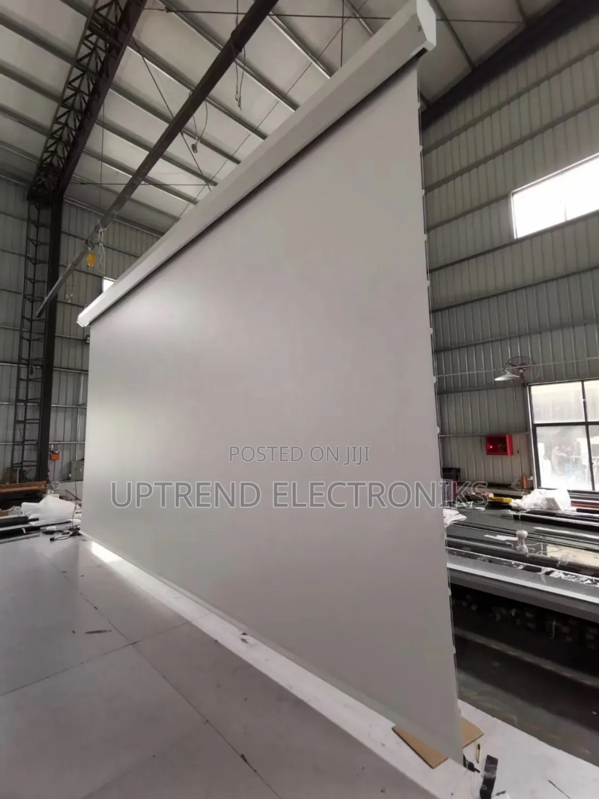 300×300 Cm Projector Screen – Ultra-Large, Clear Portable