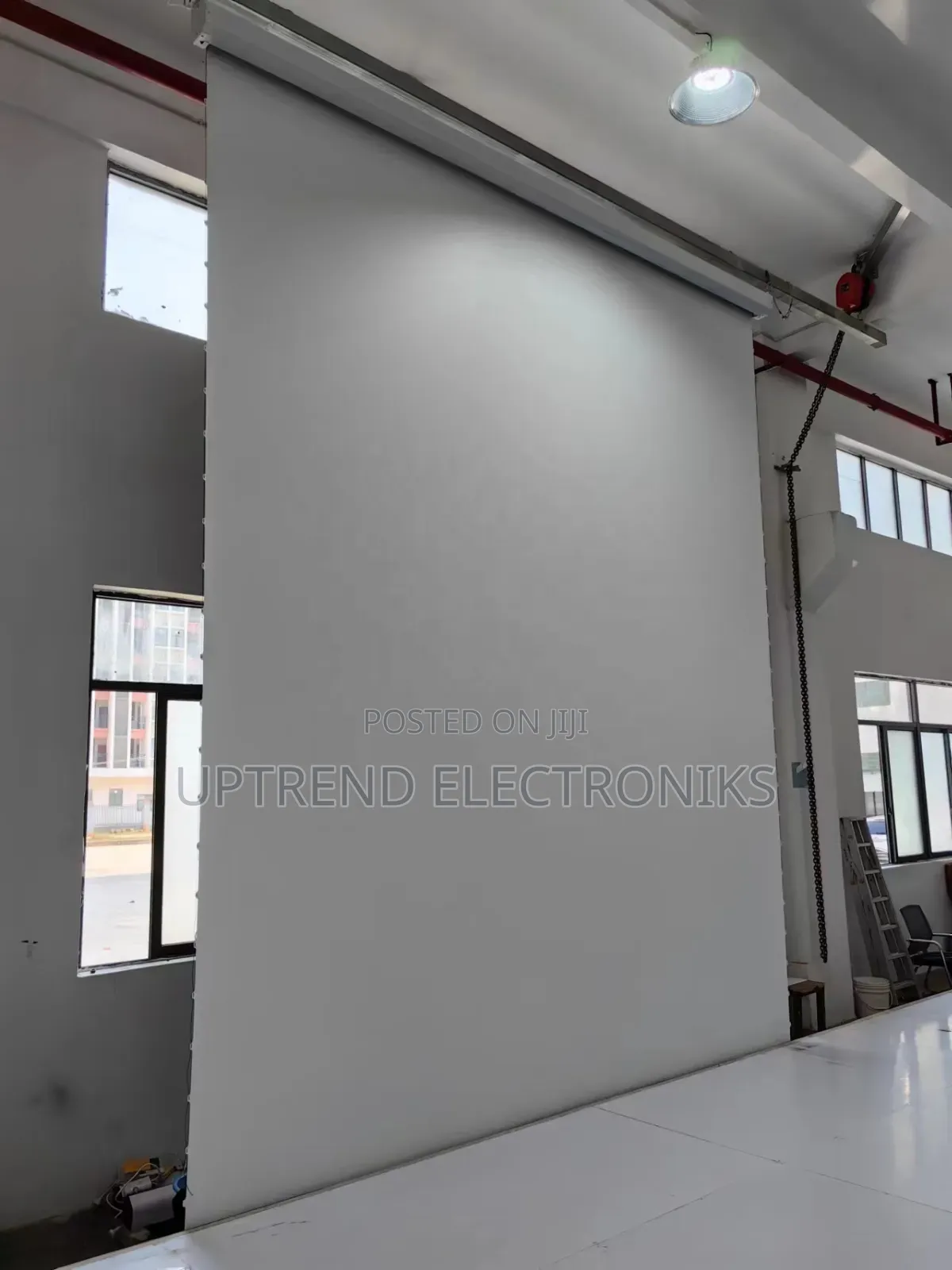 300×300 Cm Projector Screen – Ultra-Large, Clear Portable