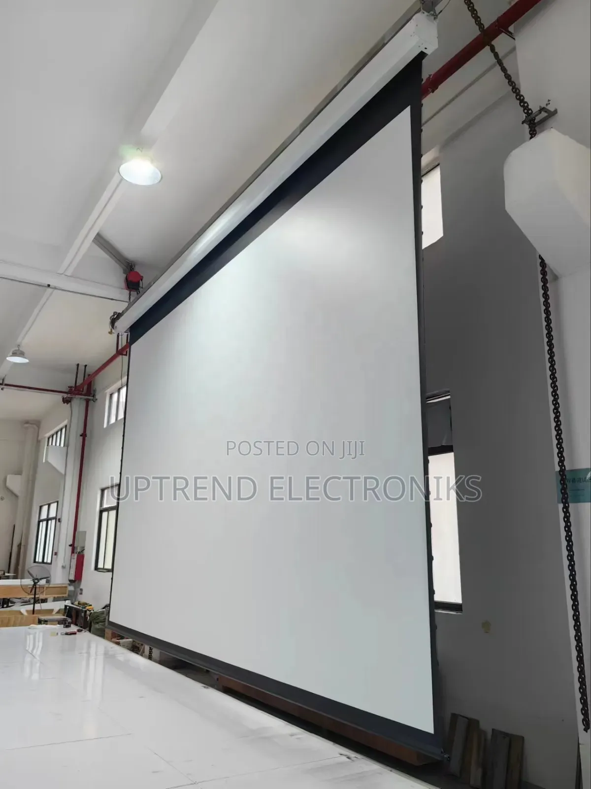 300×300 Cm Projector Screen – Ultra-Large, Clear Portable