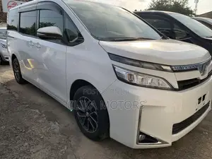 Toyota Voxy 2018 White