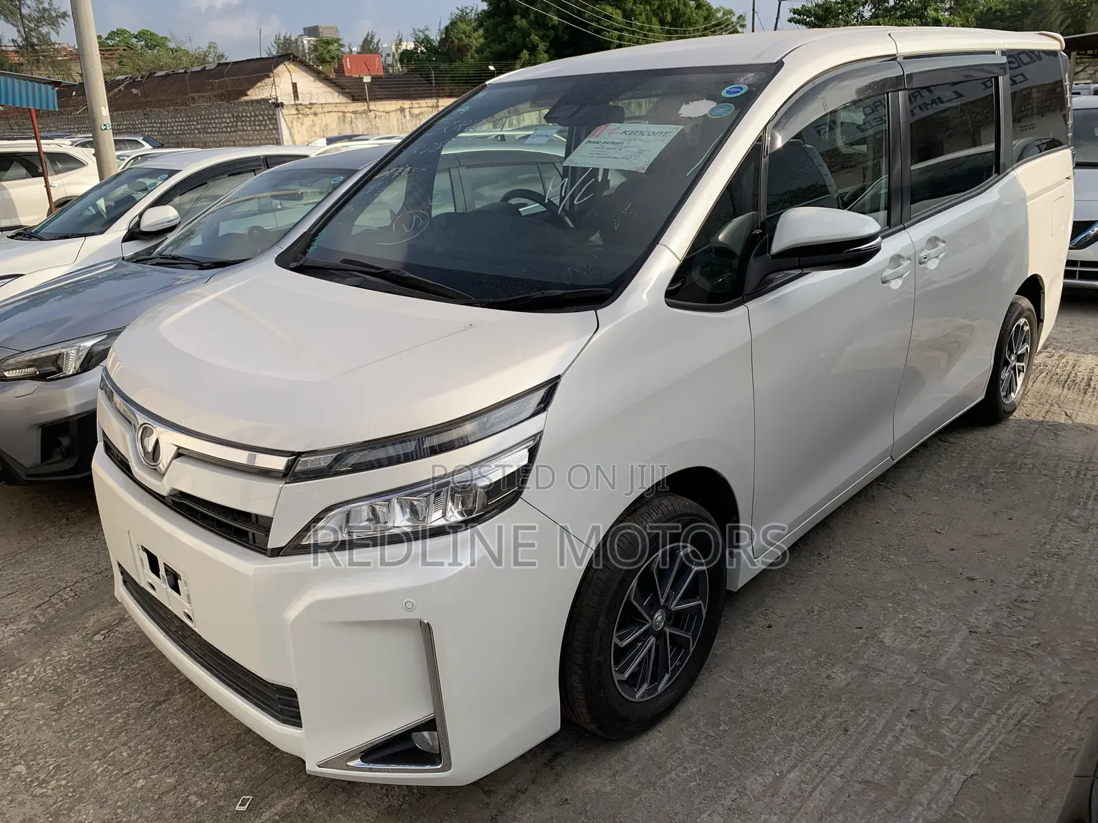 Toyota Voxy 2018 White