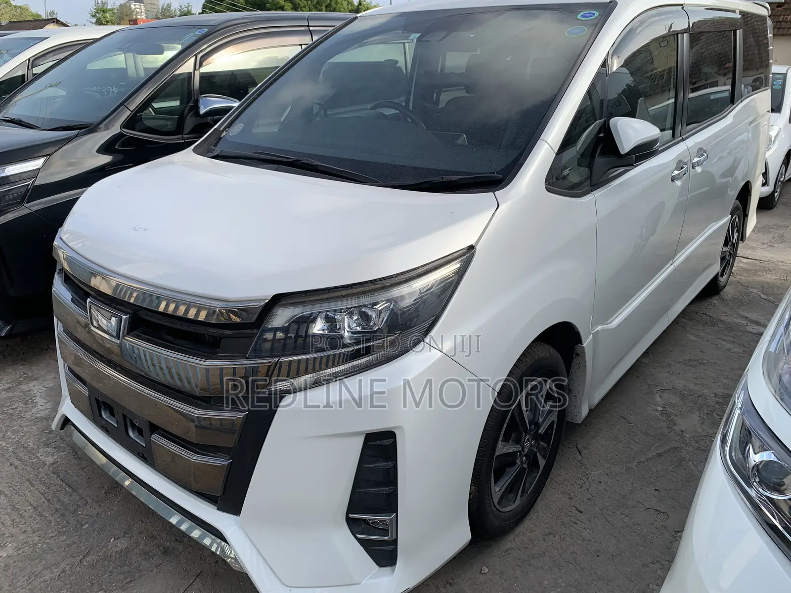 Toyota Noah 1.8 FWD Hybrid (7 seater) 2018 White