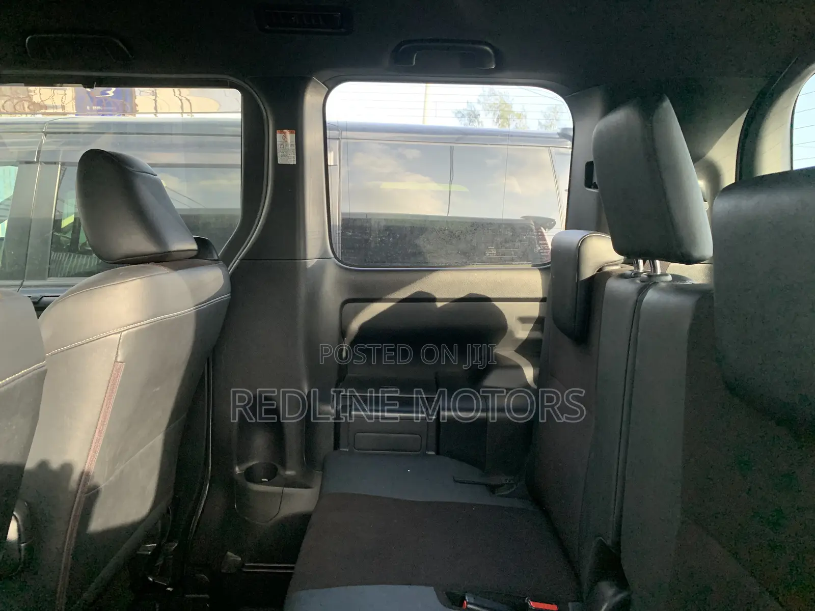 Toyota Noah 1.8 FWD Hybrid (7 seater) 2018 White