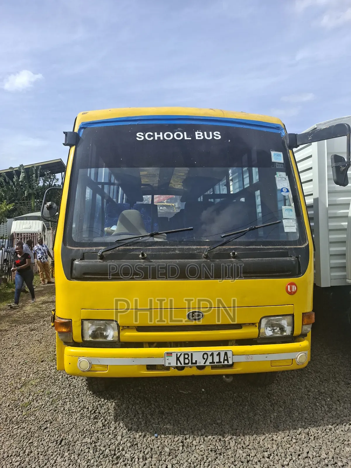 Isuzu Executive Bus 2009 Yellow