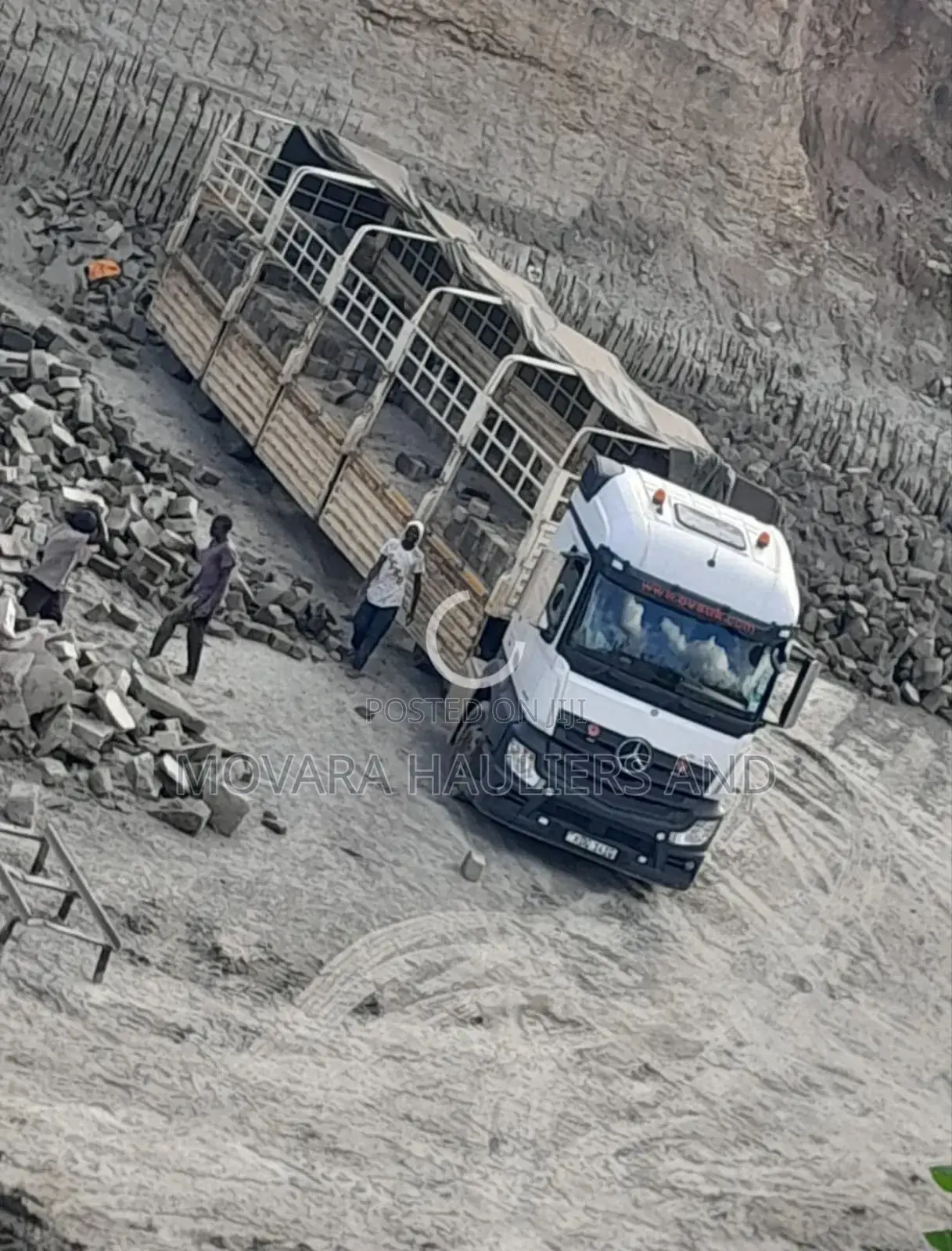 High Sided Trailer Accessible for Transportation