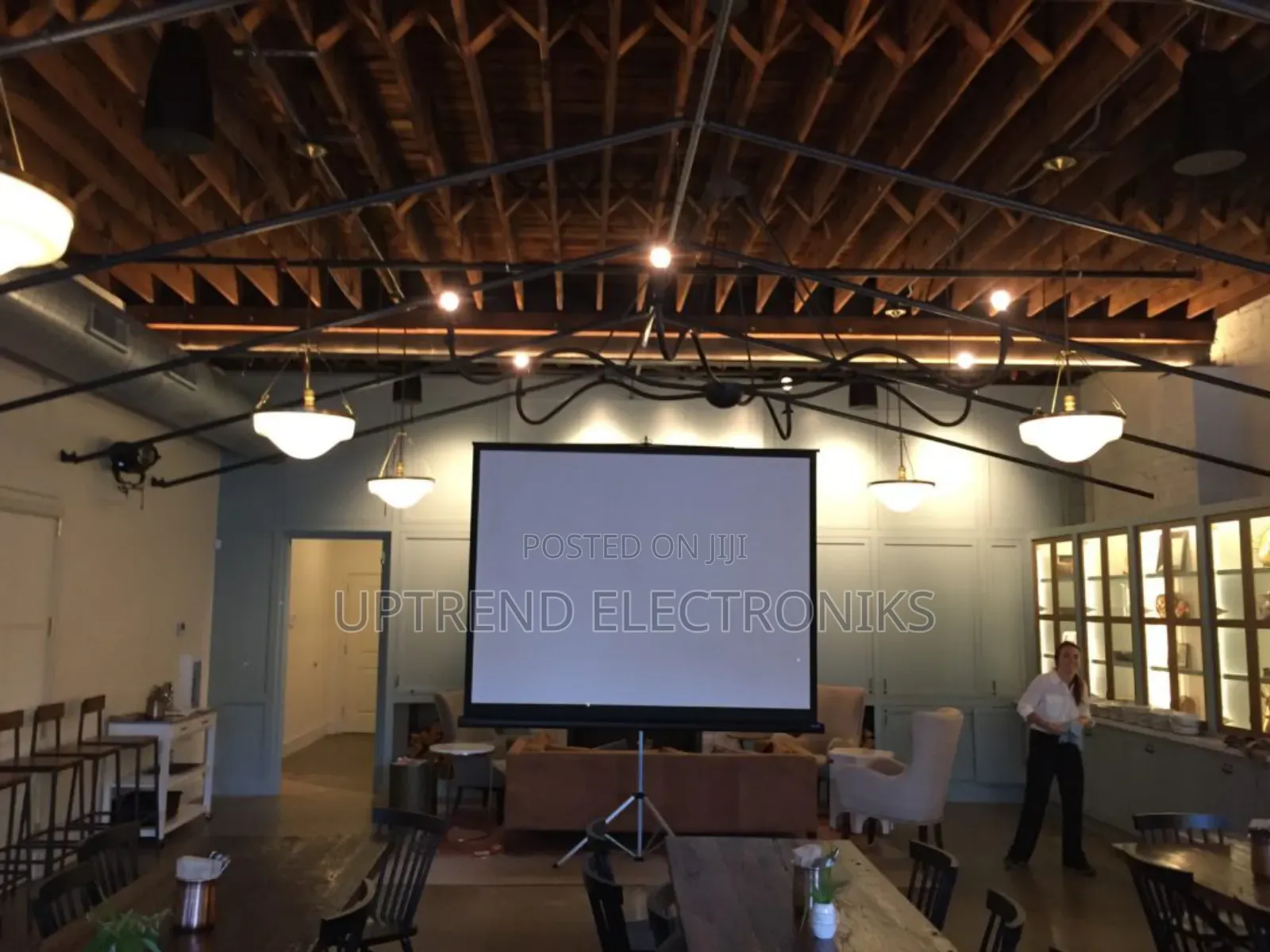 Portable 150×150 Tripod Projector Screen — Clear, Stable