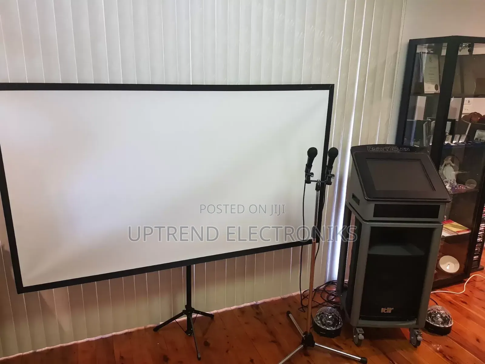 Crystal-Wide 180×180 Projector Screen — Perfect for Groups Events