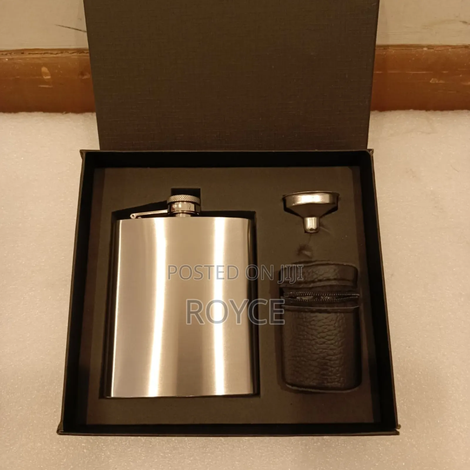 Whiskey Flask Set With 4 Tumblers