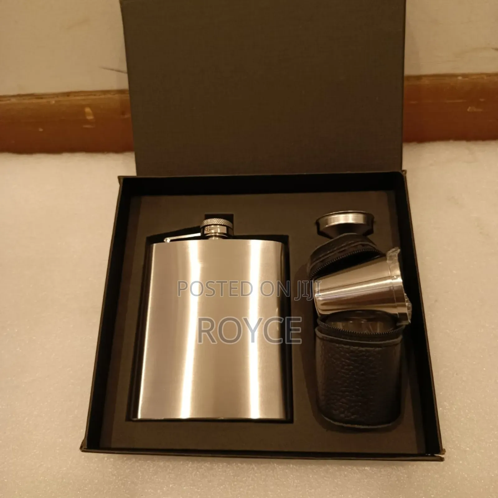 Whiskey Flask Set With 4 Tumblers