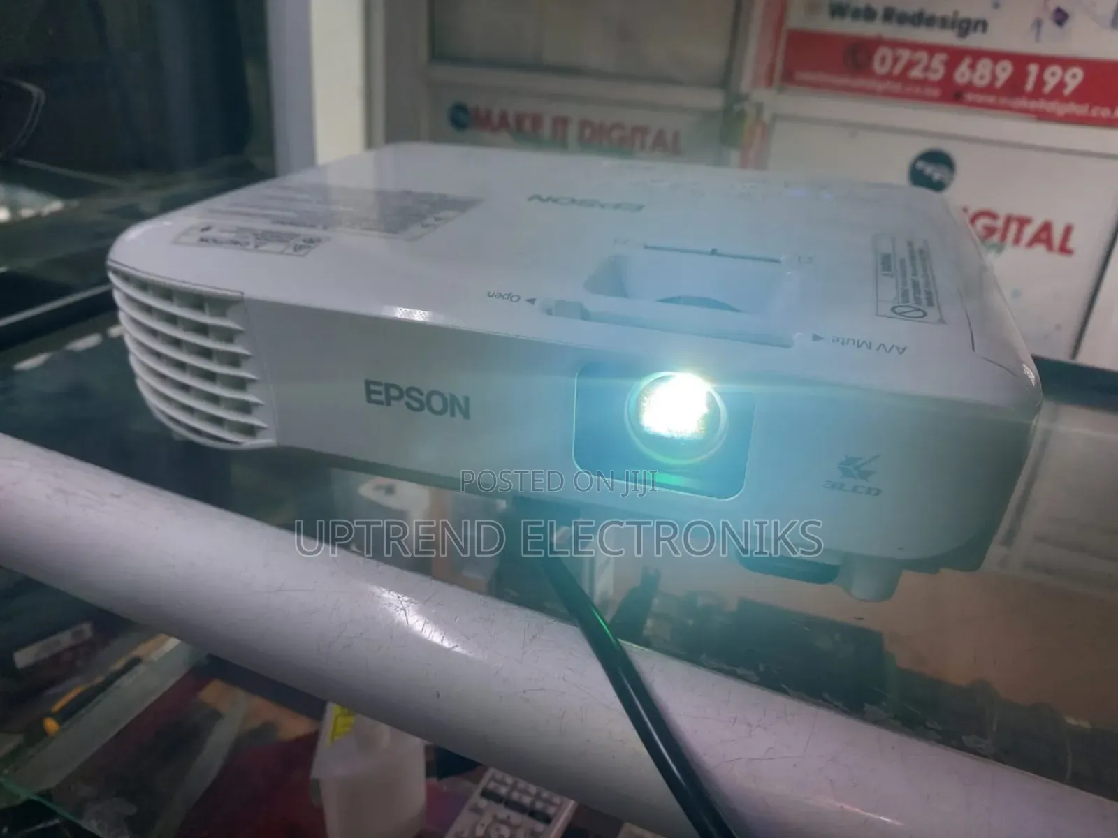 Epson Eb-S05 Projector – Your Everyday Entertainment Work Partner!