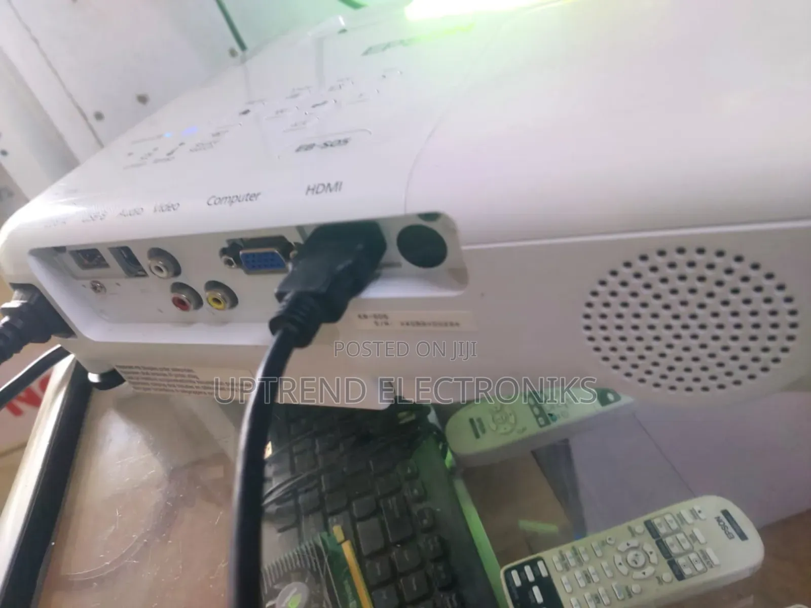 Epson Eb-S05 Projector – 3,200 Lumens of Stunning Brightness!