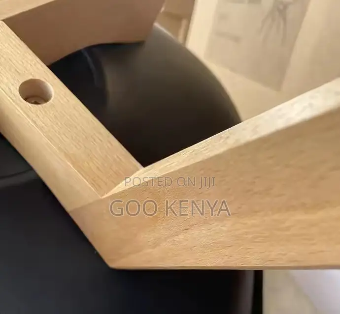 Home Chair; Custom Color Pp Plastic Dining Chair With Wood Base