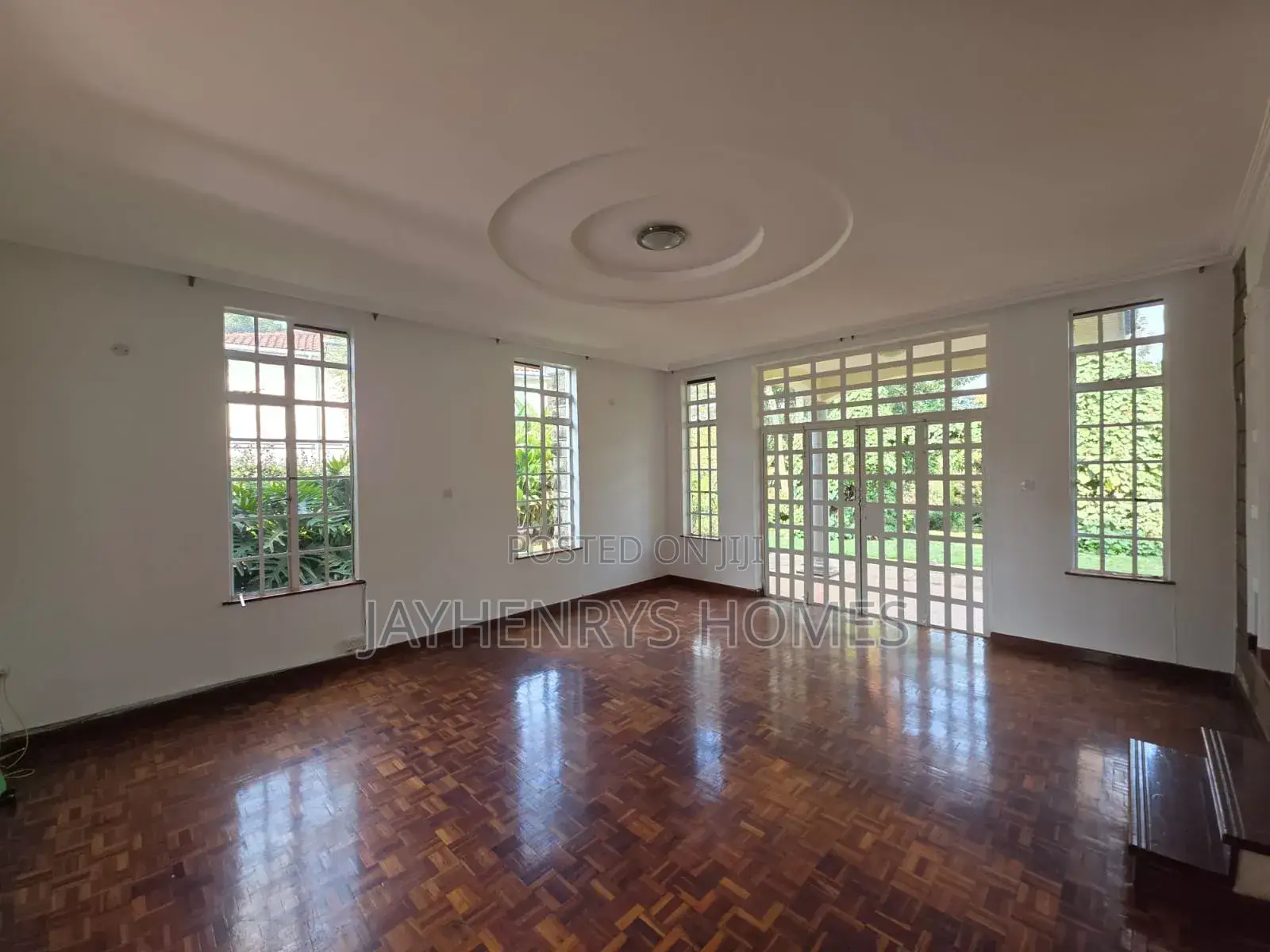 4bdrm House in Rosslyn for sale
