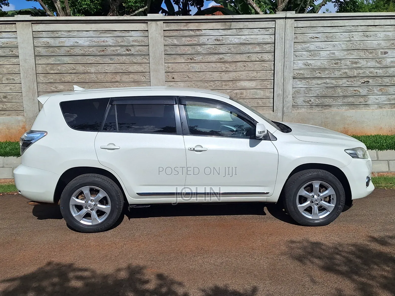 Toyota Vanguard 2012 Pearl