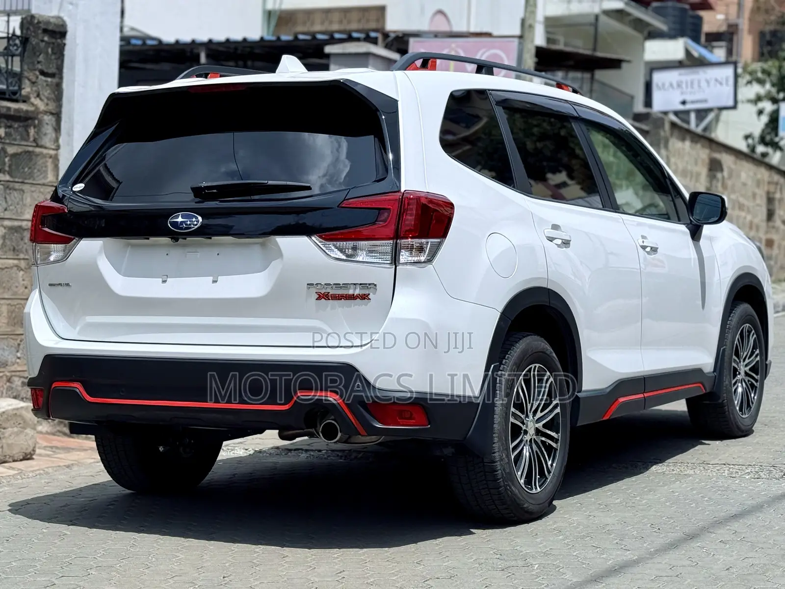 Subaru Forester Premium AWD 2019 White