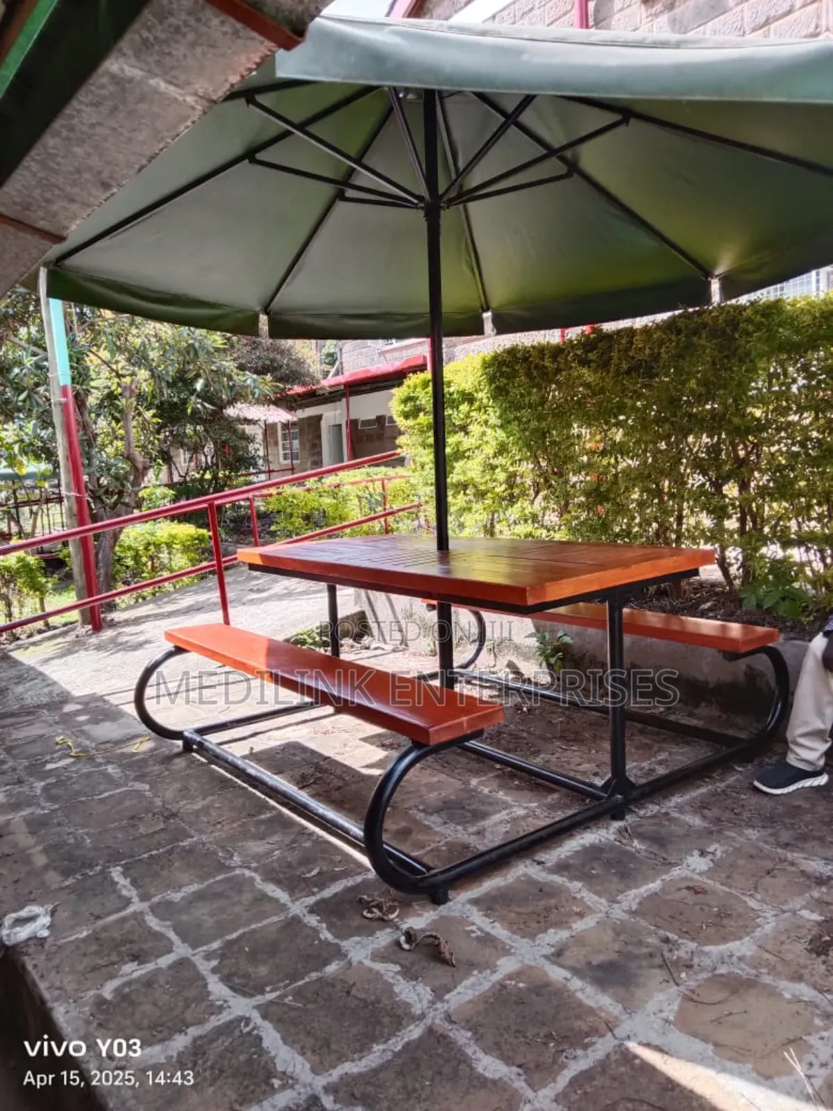 Home/Hotel and Resort Wooden Metallic Garden Outdoor Benches