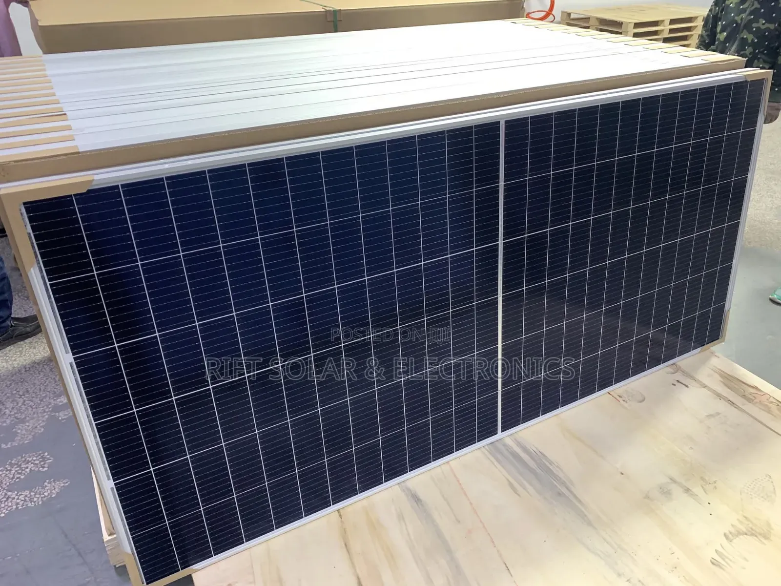11kwh VHM Inverter - 16kwh Lithium Battery - (12) 585 Watts Solar Kit