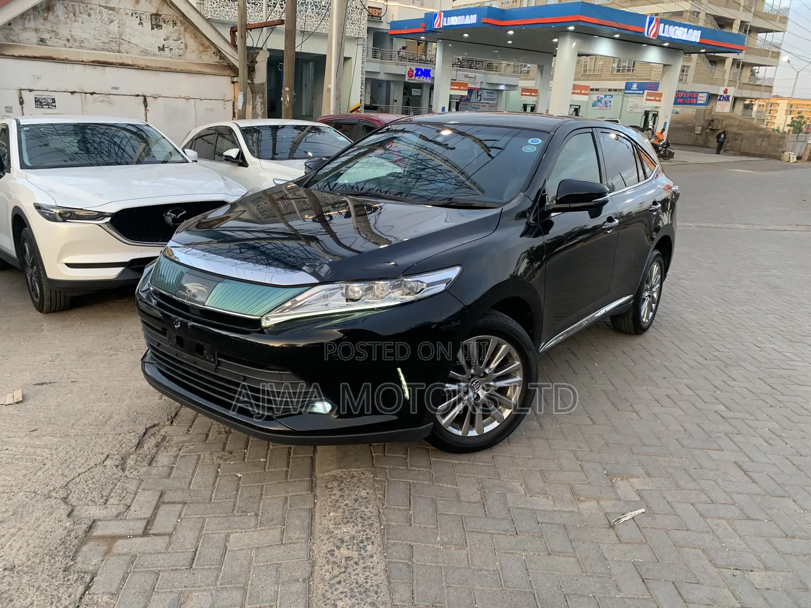 Toyota Harrier 2.0 2018 Black
