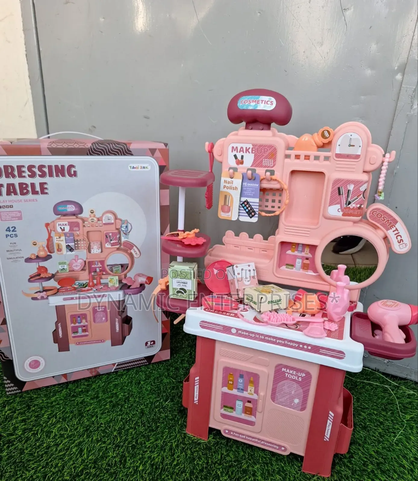 Children's Pretend Play Makeup Vanity Set.