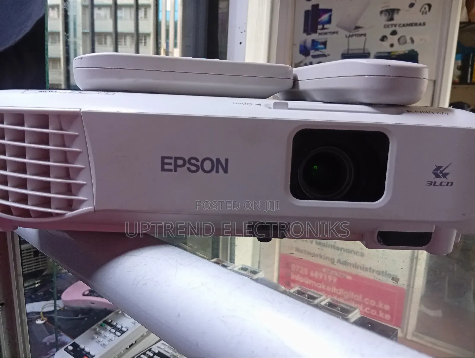 Epson Eb-S05 – Big Screen With Brilliant Colour Digital Hdmi