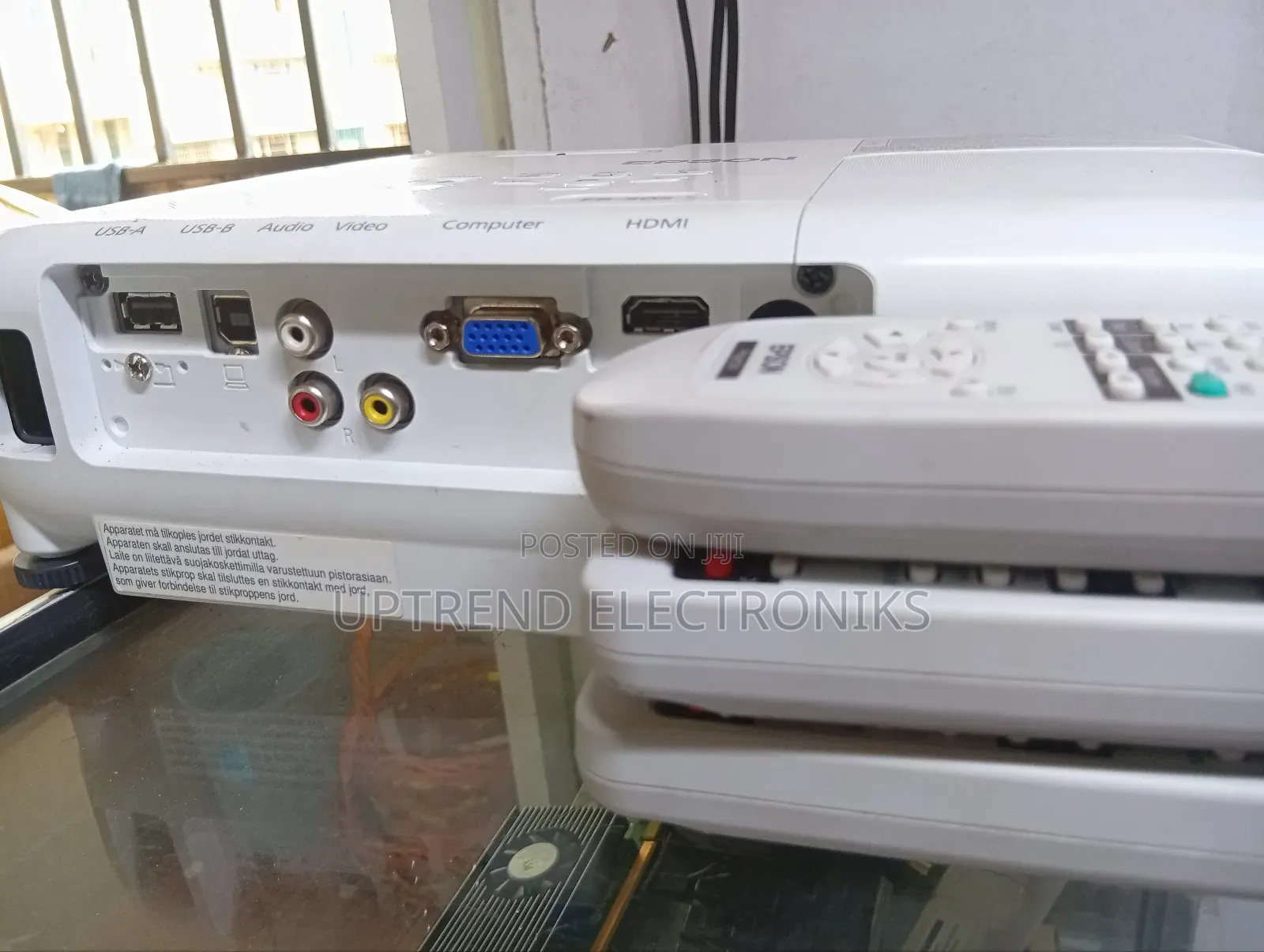 Epson Eb-S05 – Big Screen With Brilliant Colour Digital Hdmi