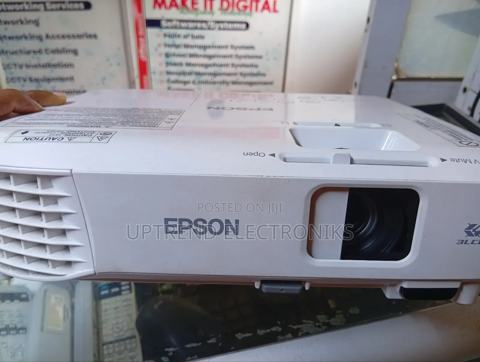 Epson Eb-S05 – Bright, Clear Effortless Projection