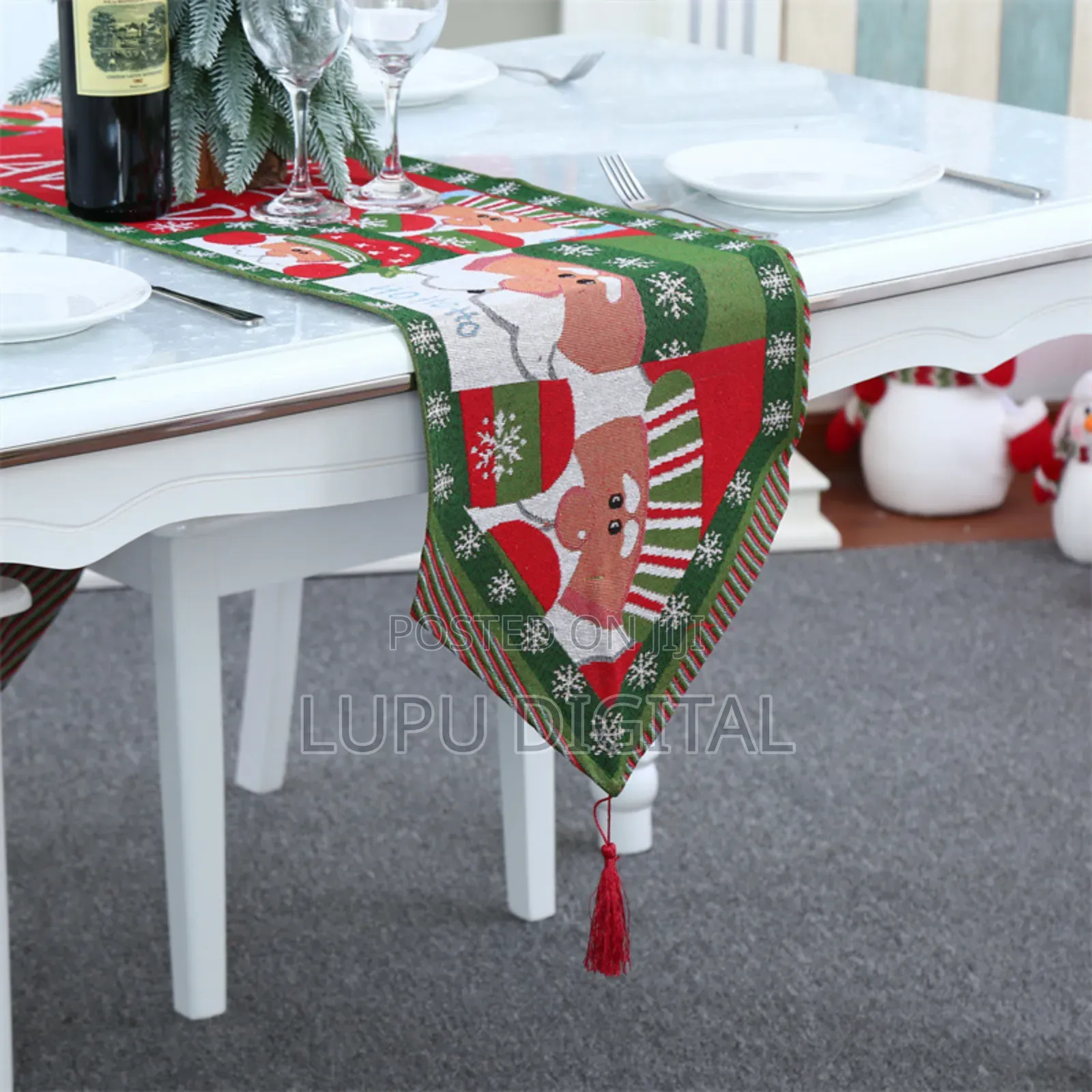 *Elegant Christmas Themed Table Runners With Tassels