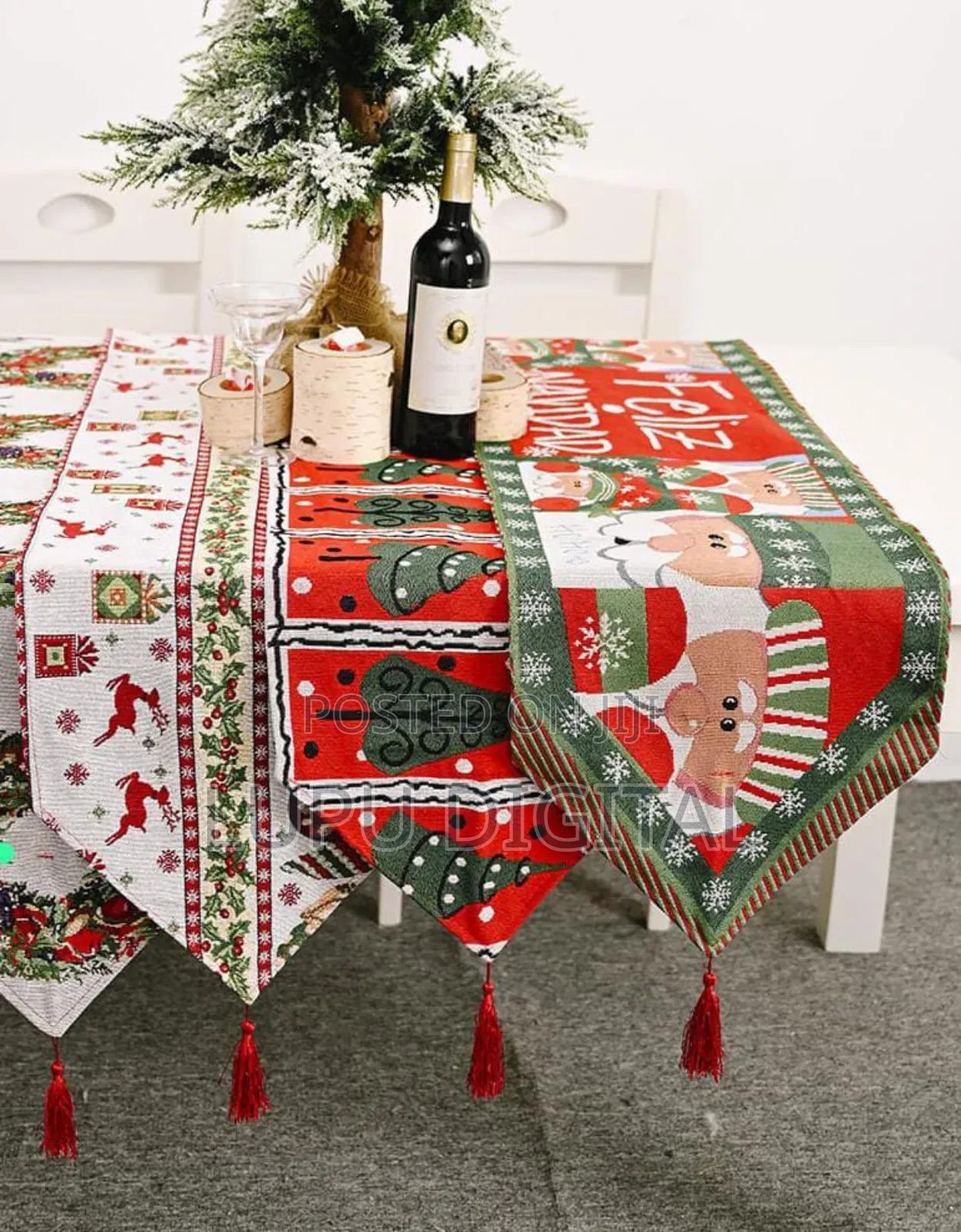 *Elegant Christmas Themed Table Runners With Tassels