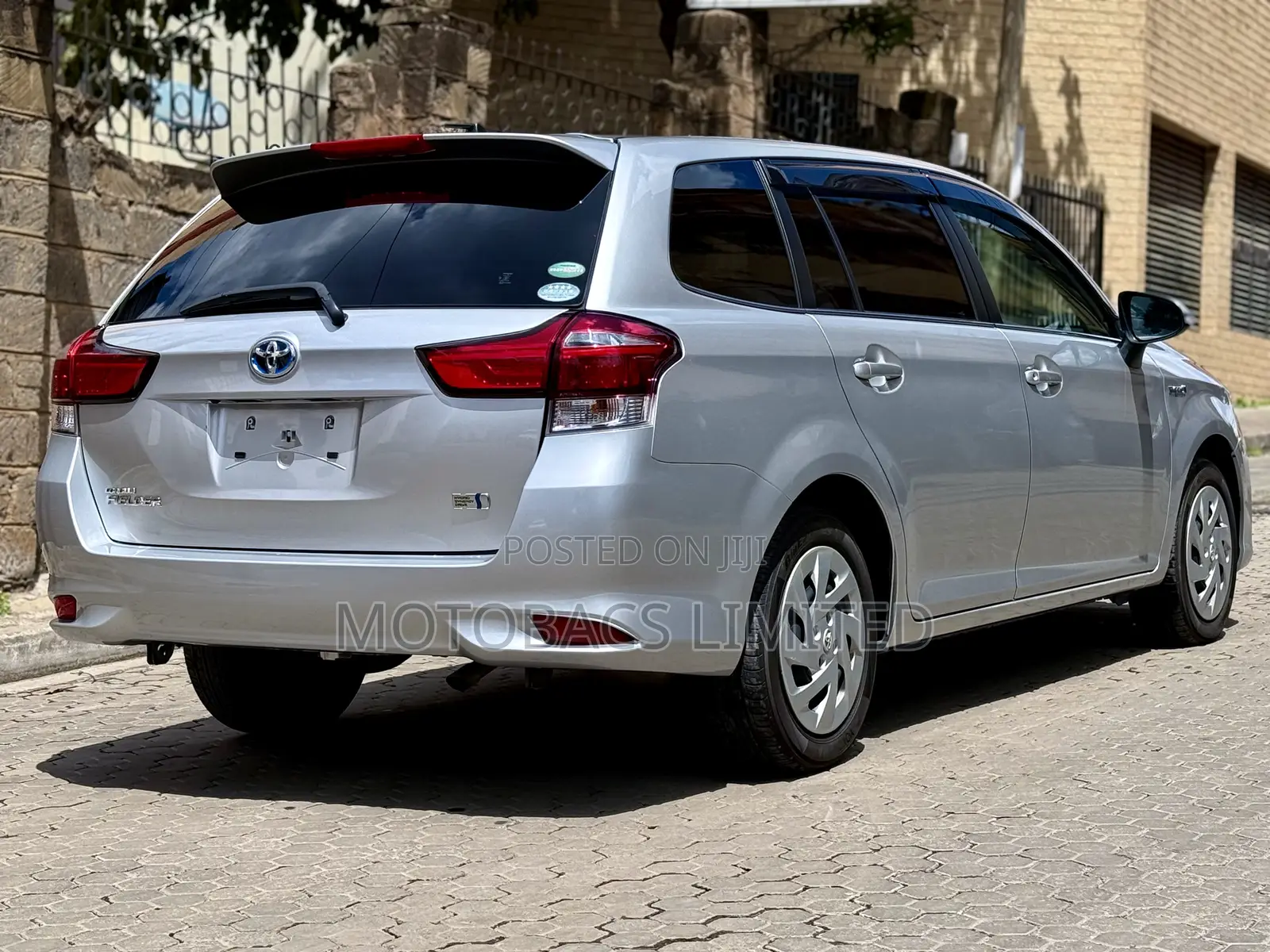 Toyota Corolla Fielder 1.5 Hybrid FWD 2018 Silver