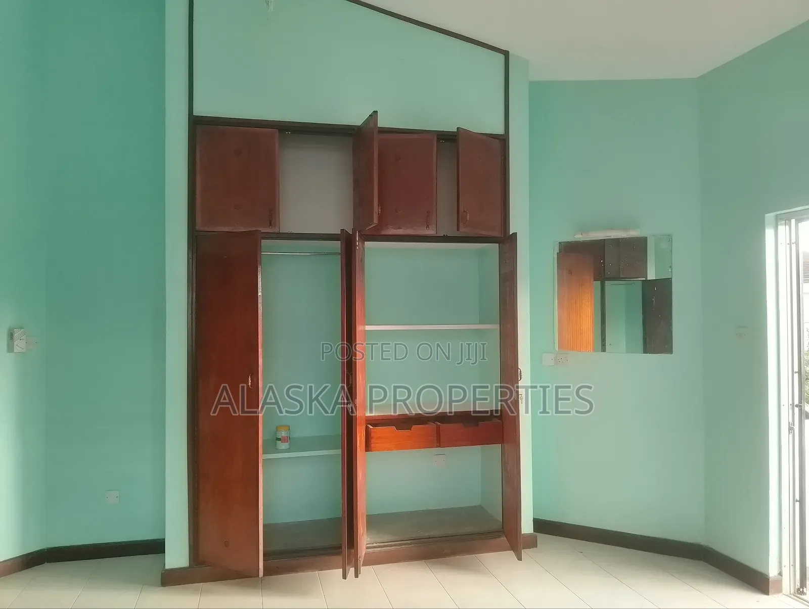 5bdrm Maisonette in Nyali Estate for rent