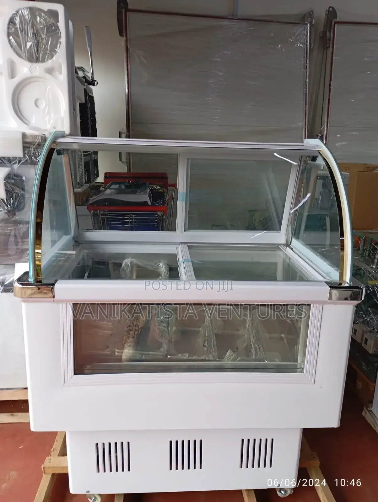 Ice Cream Chiller Display – Commercial