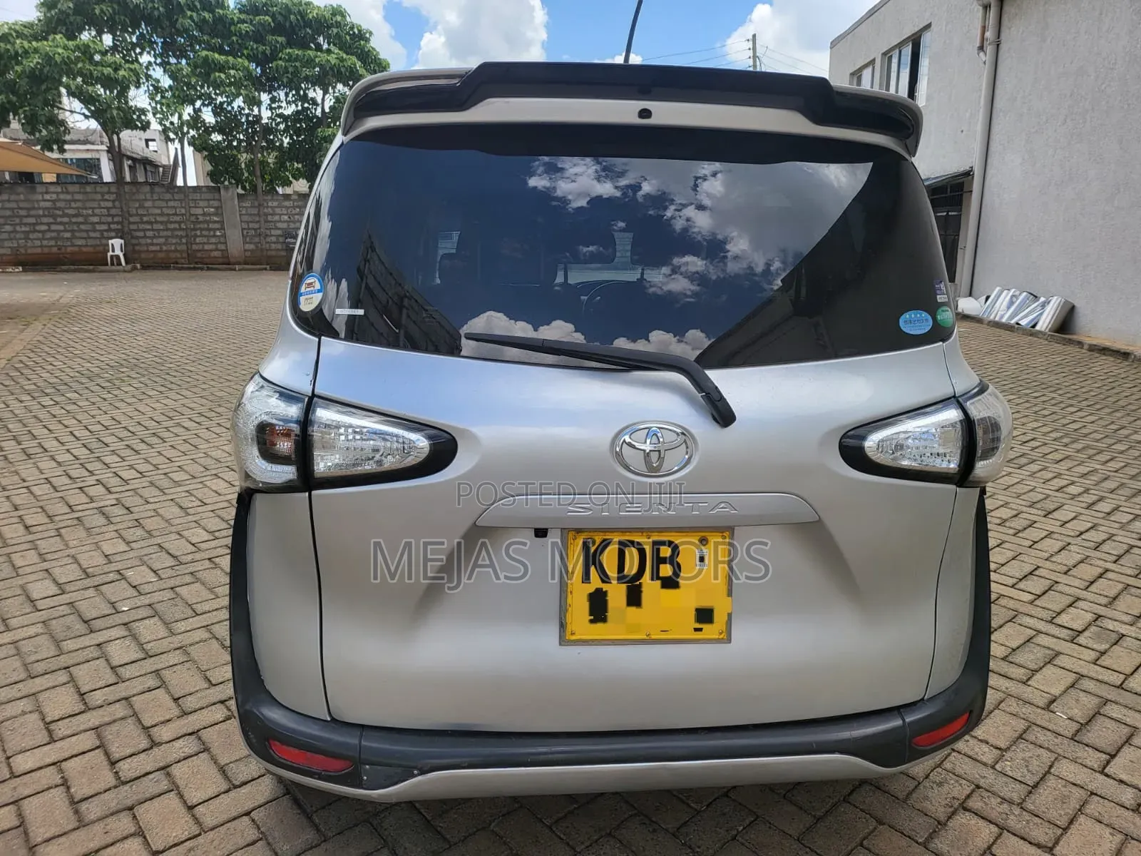 Toyota Sienta 2015 Silver