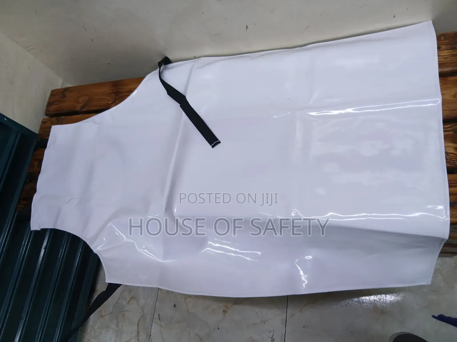 Reusable and Cost-Effective Aprons