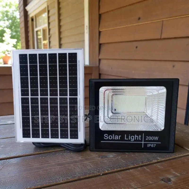 Maintenance Free 200w Solar Flood Light Ip67 Waterproof Durable Build