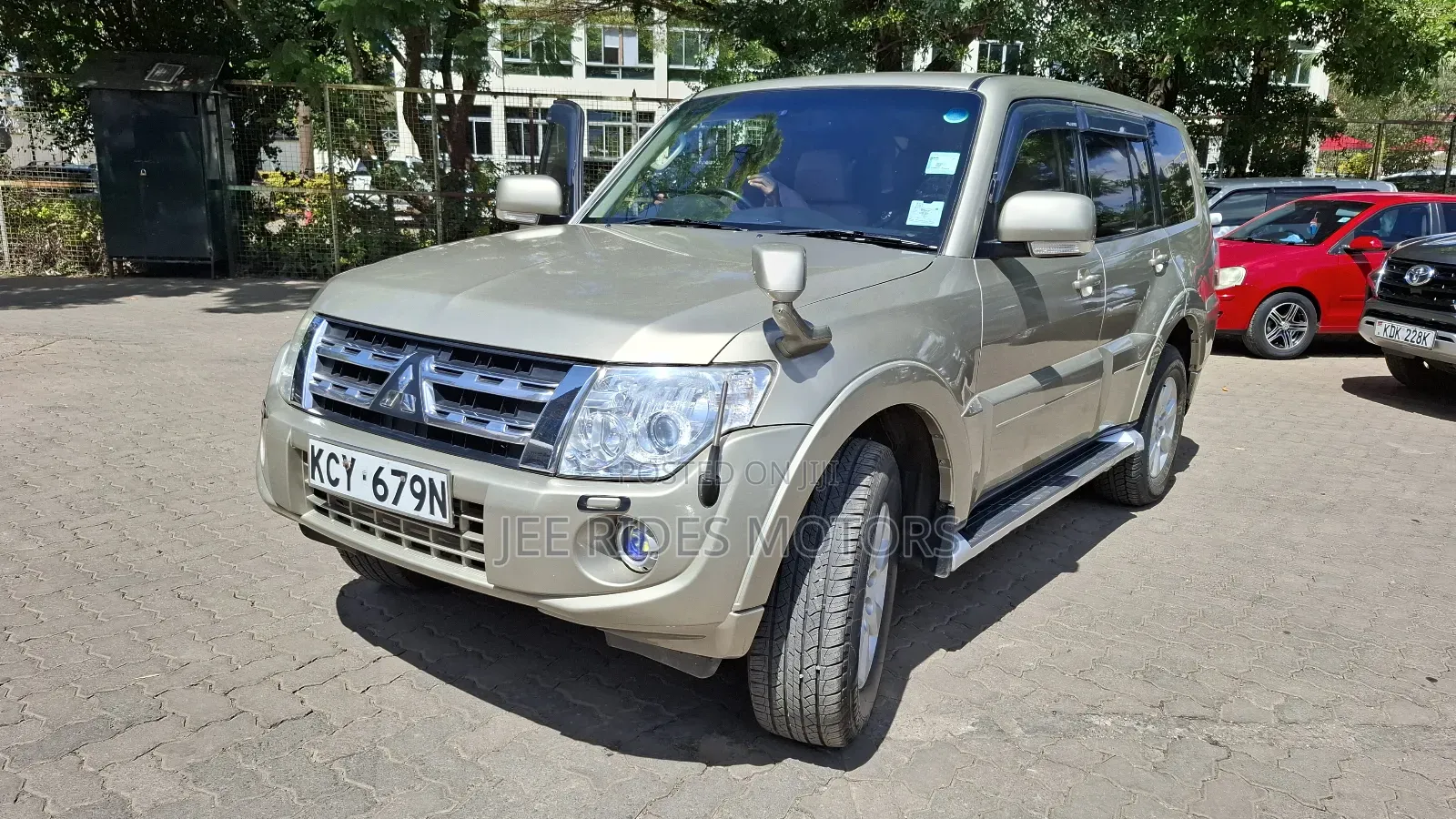 Mitsubishi Pajero 3.0 2012 Beige