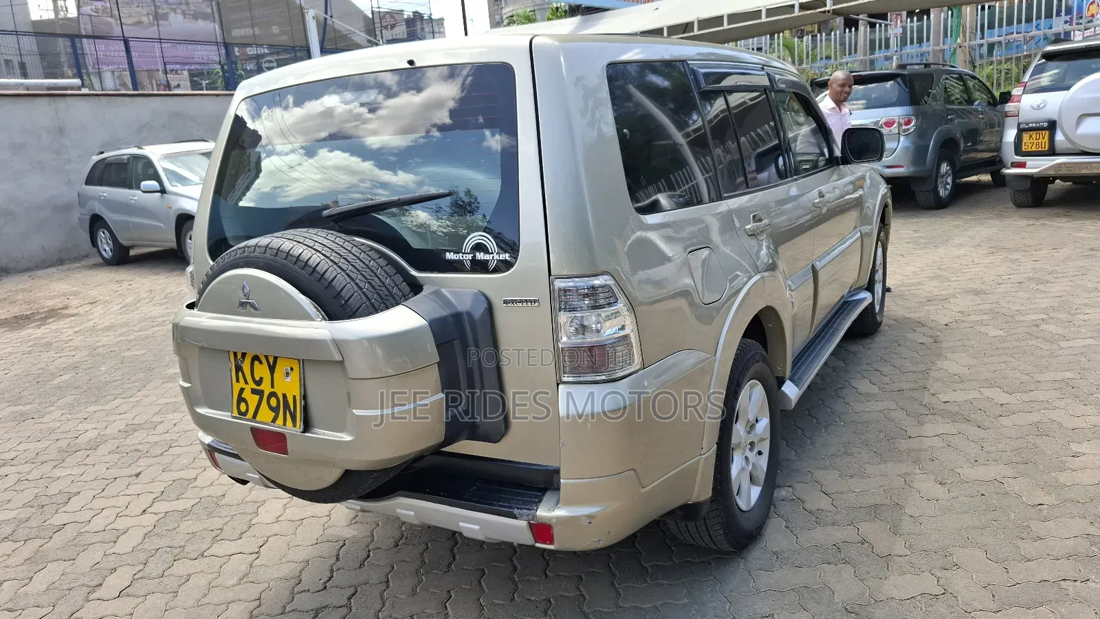 Mitsubishi Pajero 3.0 2012 Beige