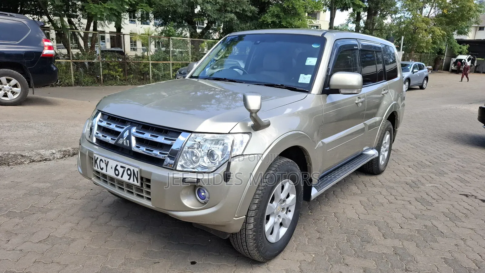 Mitsubishi Pajero 3.0 2012 Beige