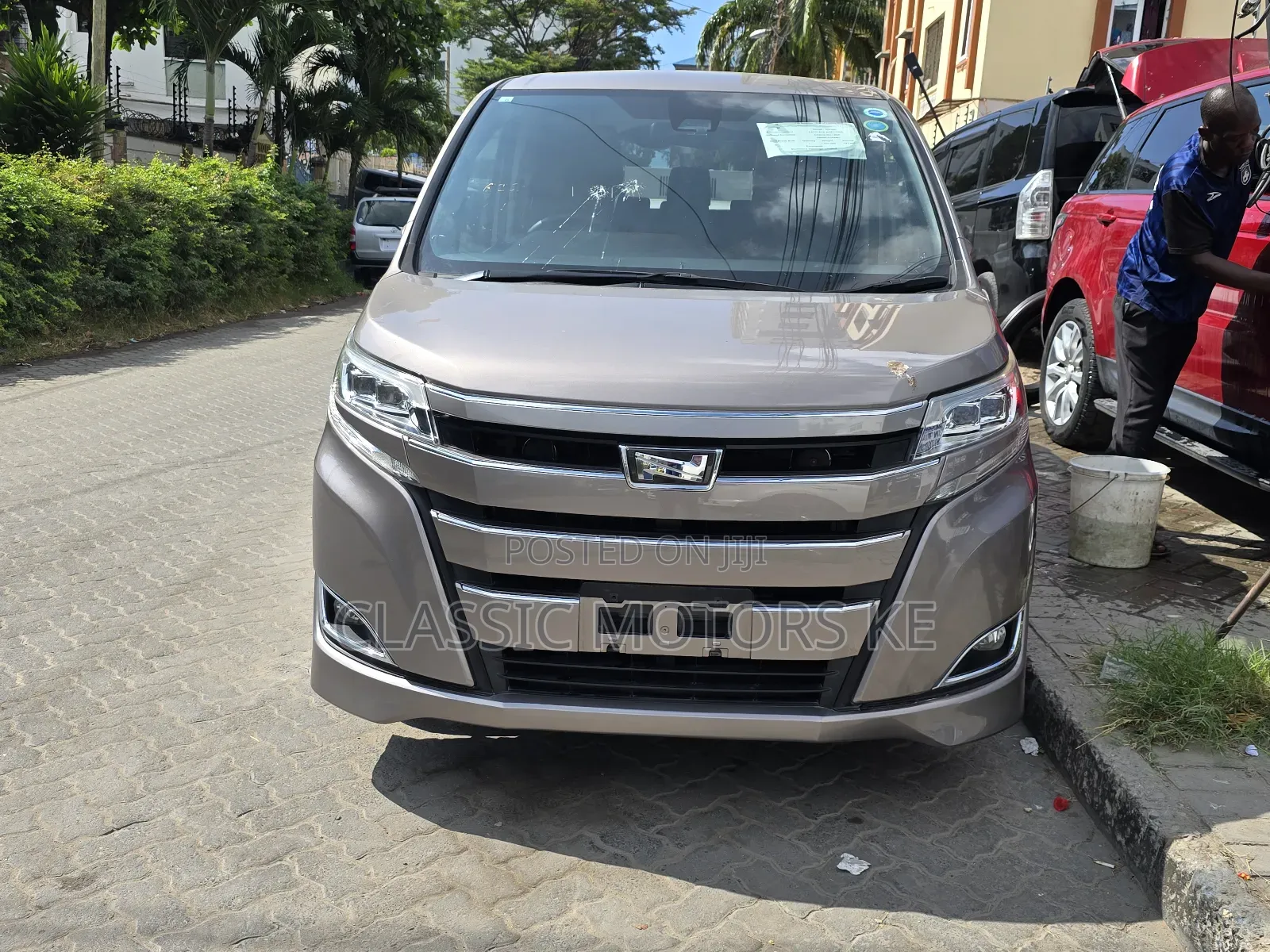 Toyota Noah 2.0 FWD (8 Seater) 2019 Gold