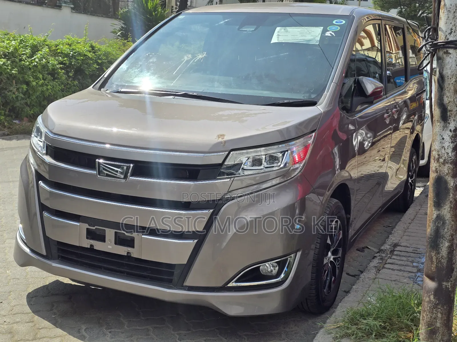 Toyota Noah 2.0 FWD (8 Seater) 2019 Gold
