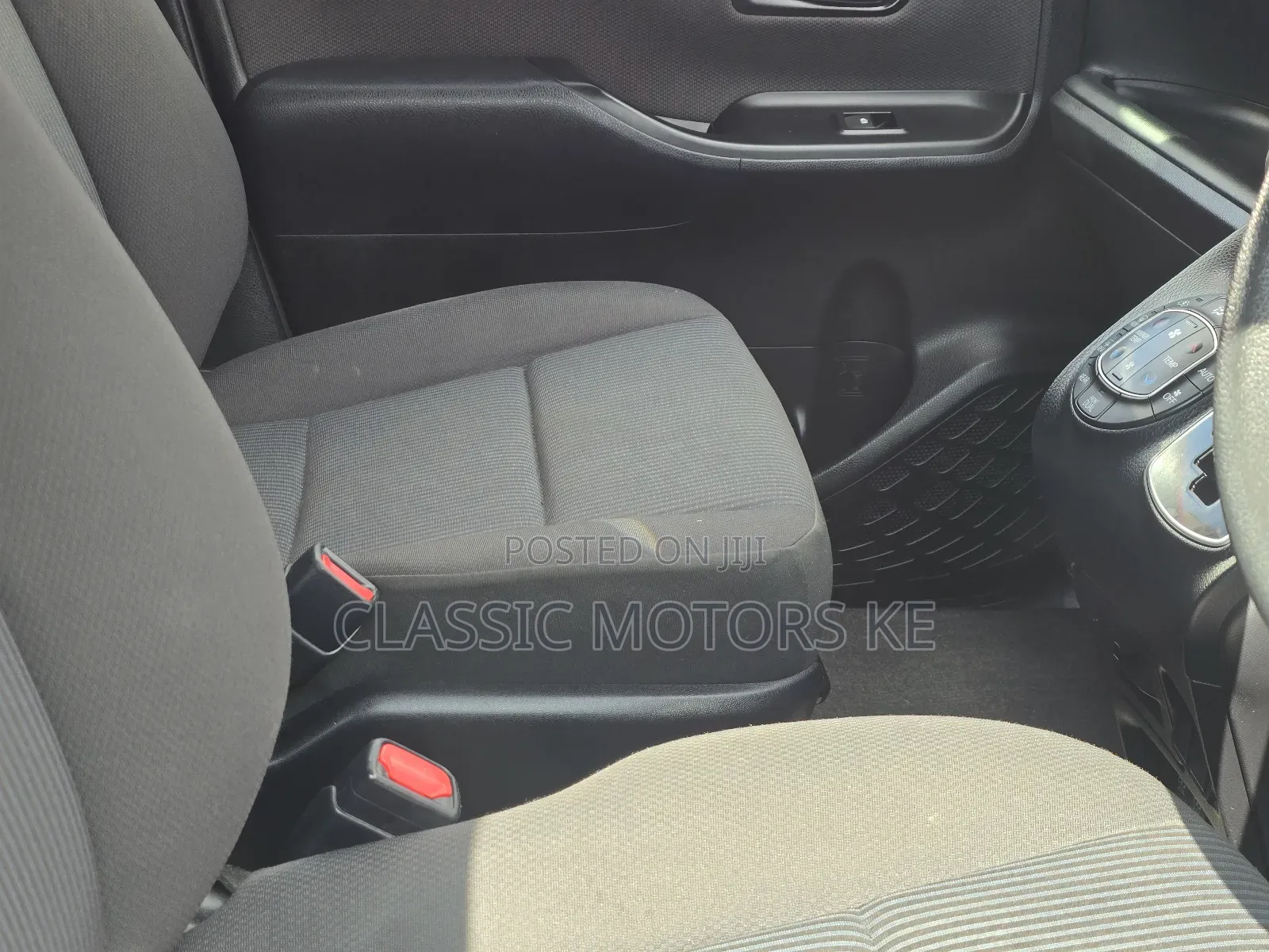 Toyota Noah 2.0 FWD (8 Seater) 2019 Gold