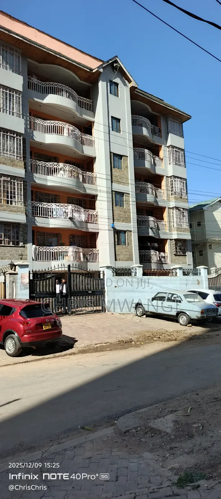 2bdrm Block of Flats in Langata Street for sale