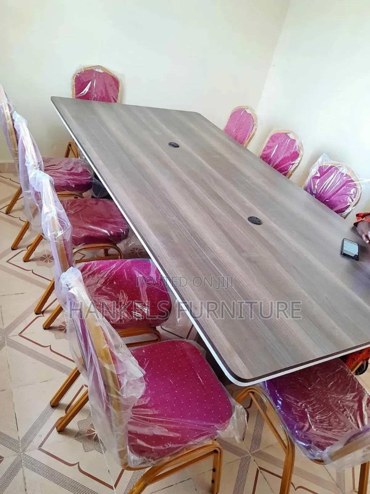 Premium Conference Table With Modern Styling