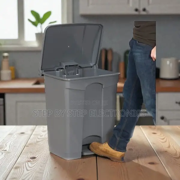 User-Friendly Long Lasting 30l Hard Plastic Step Pedal Waste Bin