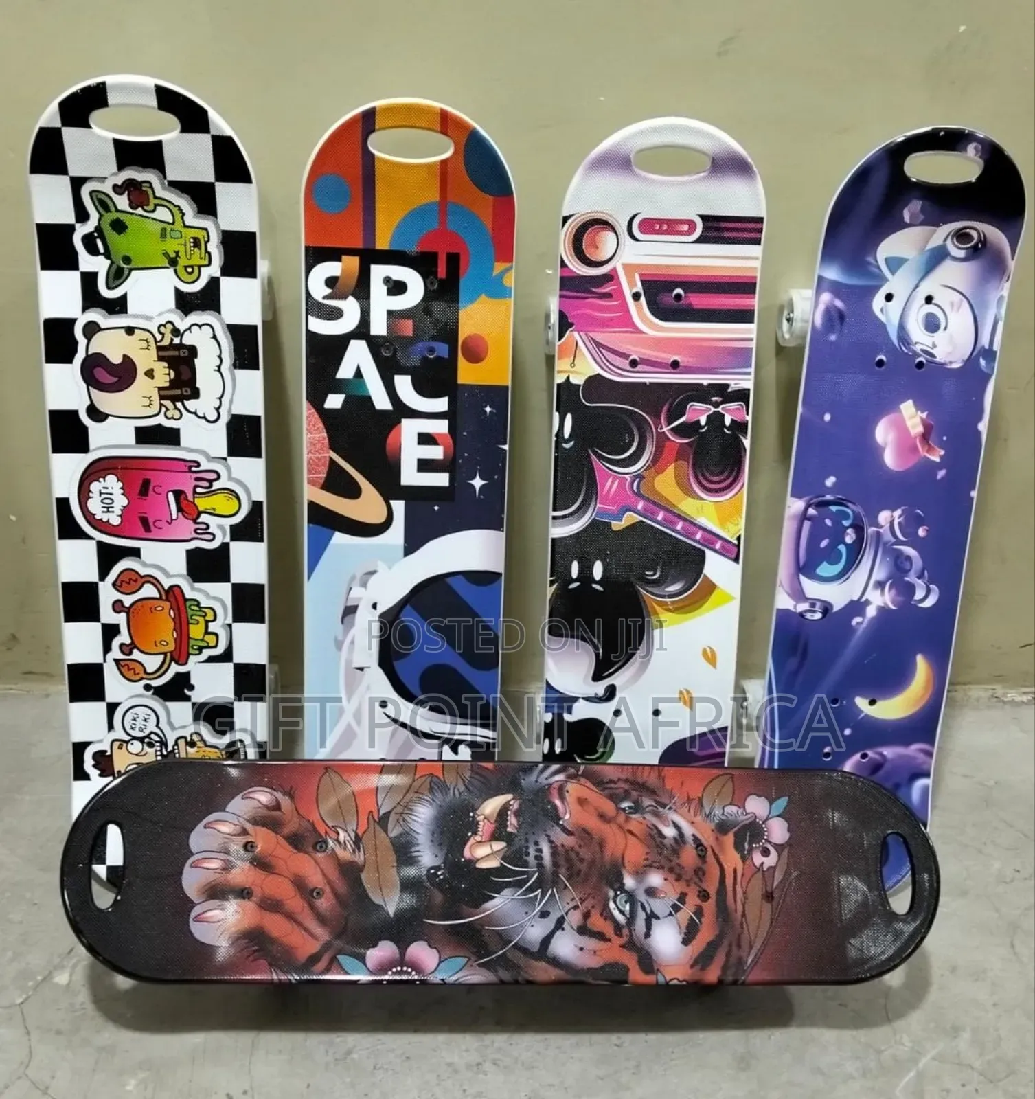 Strong Durable Skateboard With Rubber Wheels For Teens And Adults Gift
